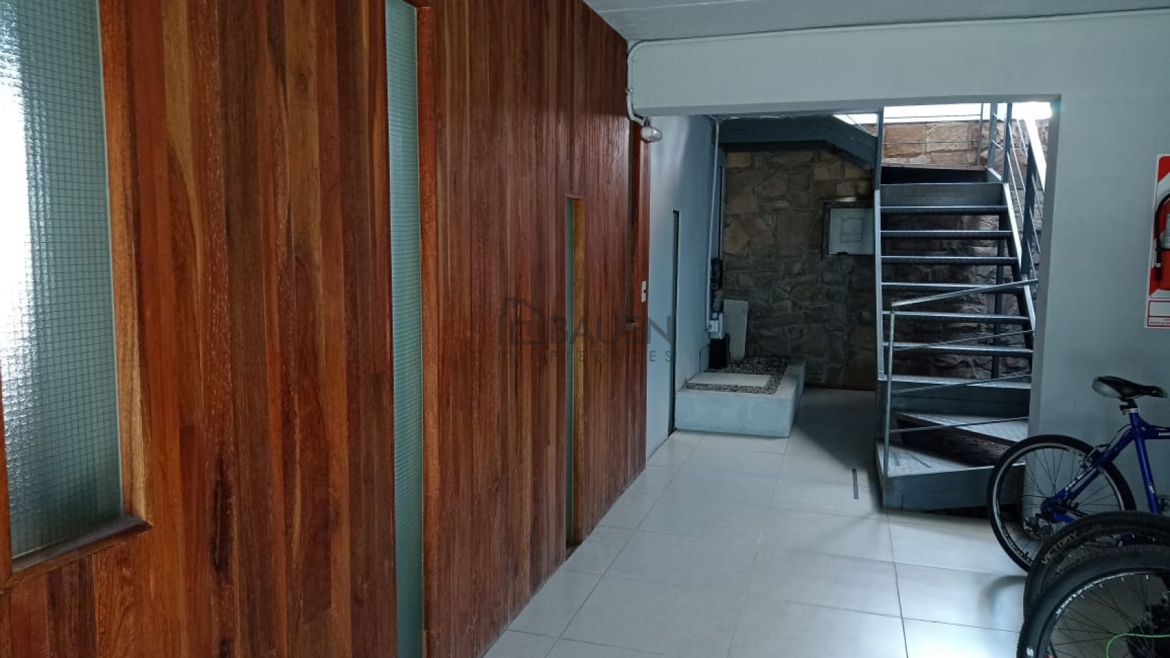 Excelente departamento 3 ambientes con cochera TODOS LOS SERVICIOS