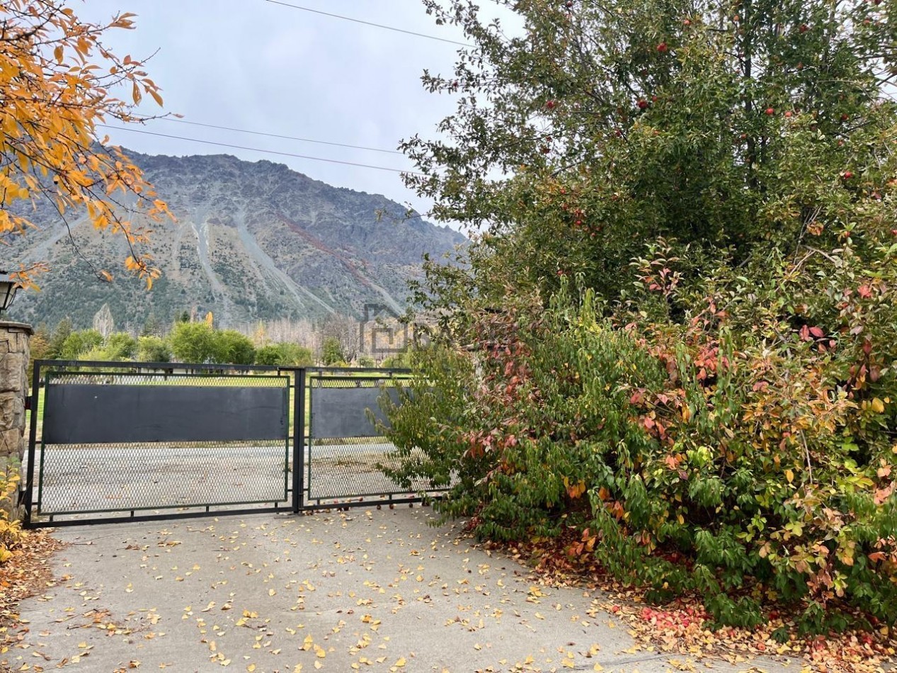 Casa quinta con quincho en ladera del Cerro Piltriquitron