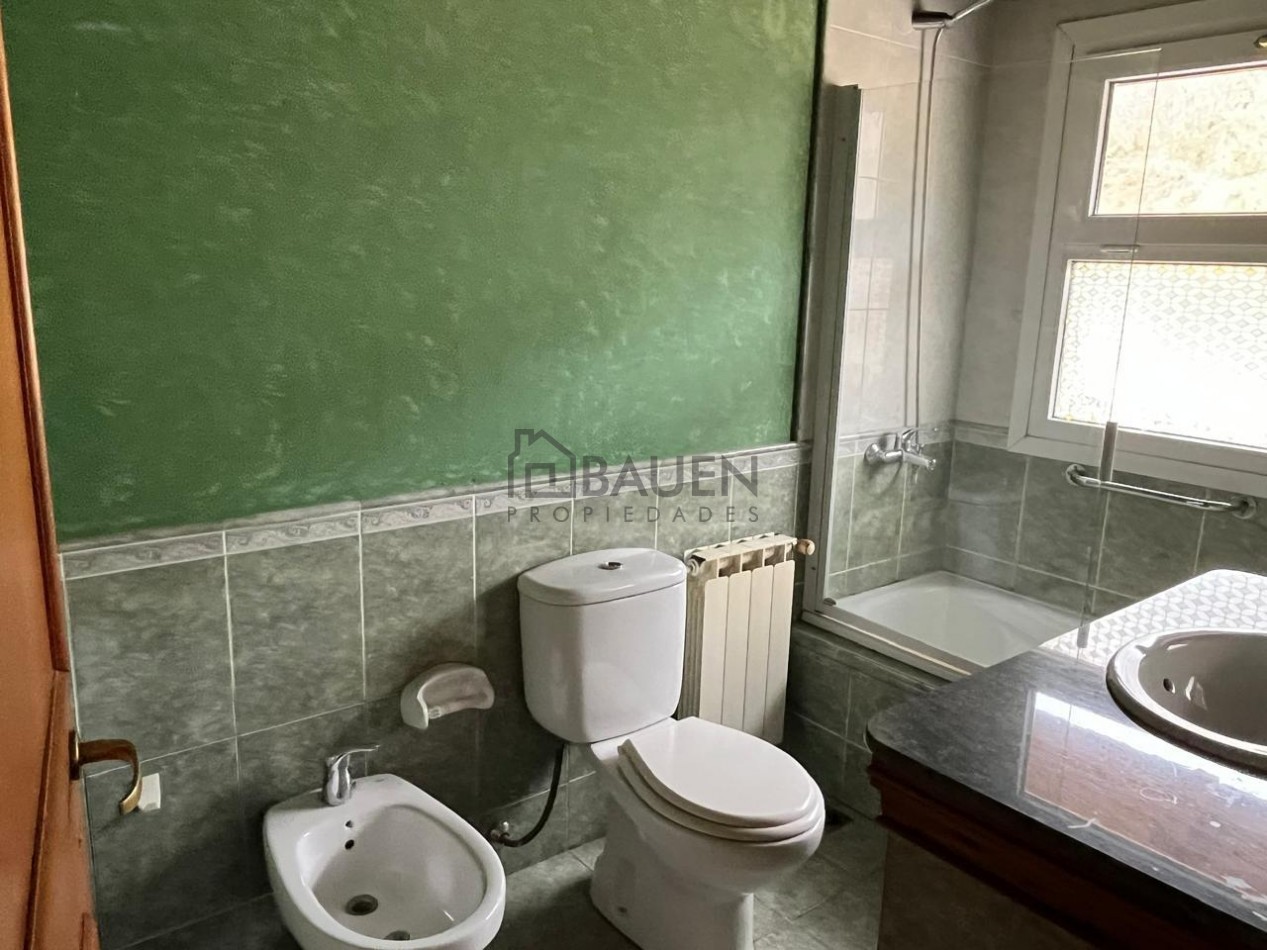 Casa quinta con quincho en ladera del Cerro Piltriquitron