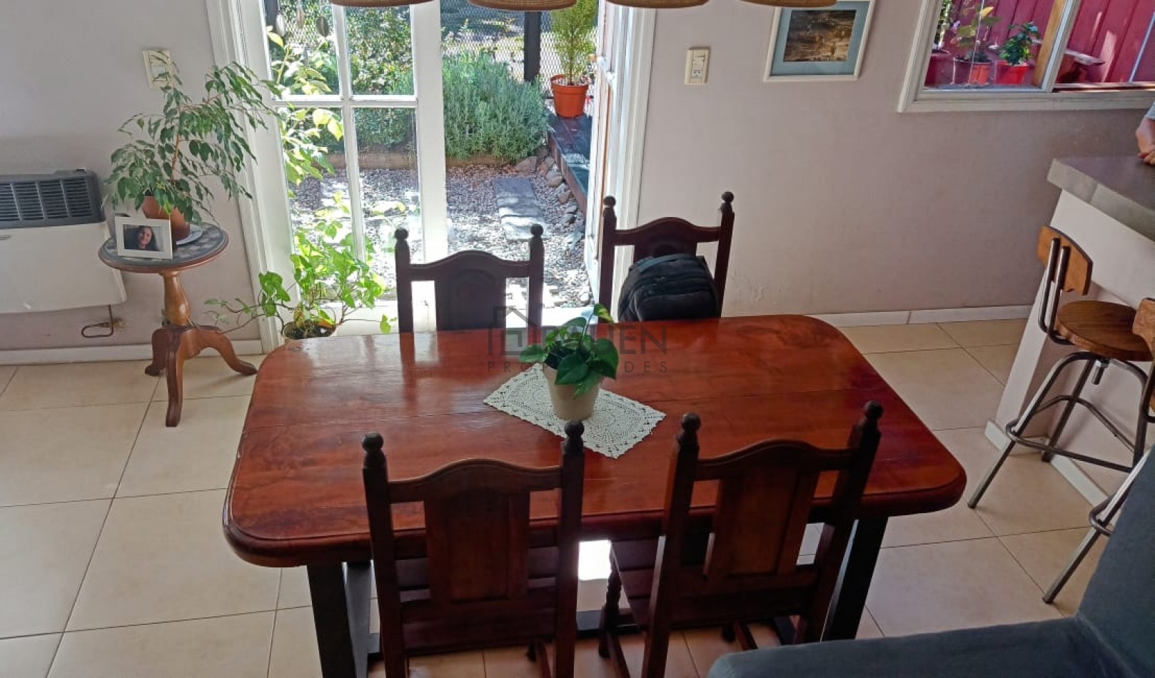 EXCELENTE DUPLEX CON PATIO EN PLENO CENTRO