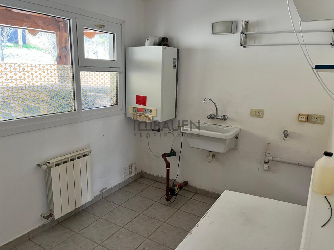 Casa quinta con quincho en ladera del Cerro Piltriquitron