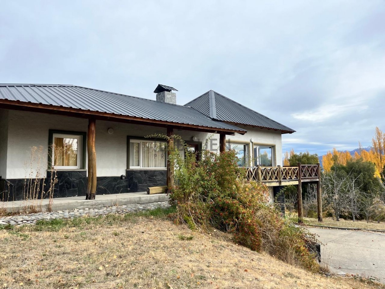Casa quinta con quincho en ladera del Cerro Piltriquitron