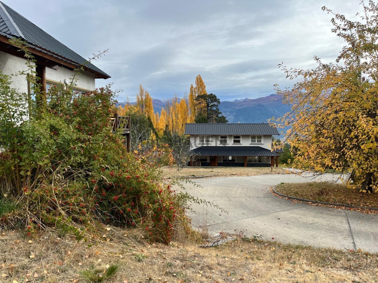 Casa quinta con quincho en ladera del Cerro Piltriquitron