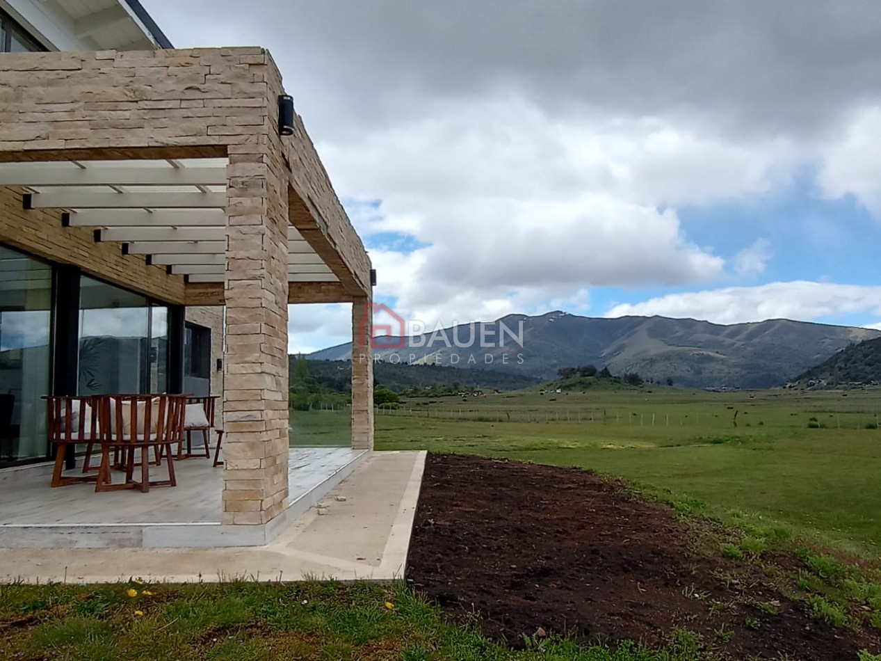 Moderna casa de 4 habitaciones en B° Peñon de Lolog