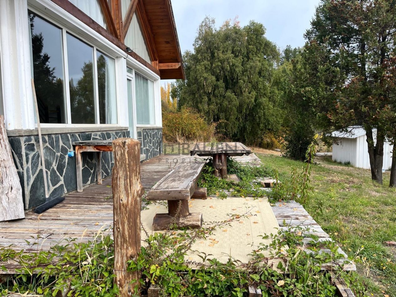 Casa quinta con quincho en ladera del Cerro Piltriquitron