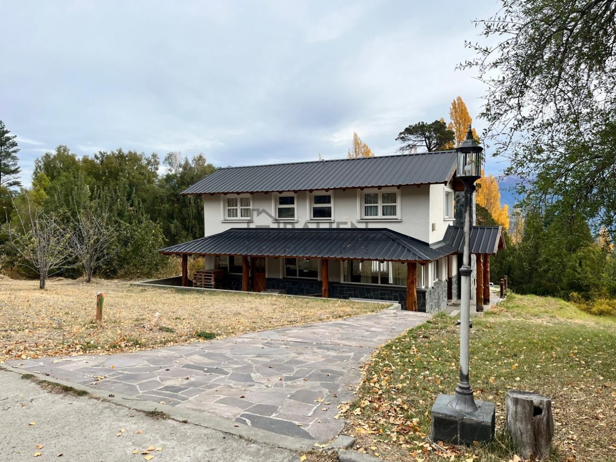 Casa quinta con quincho en ladera del Cerro Piltriquitron