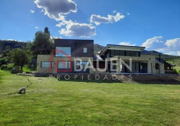 Moderna casa de 4 habitaciones en B° Peñon de Lolog