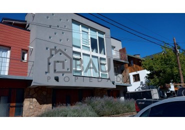 Excelente departamento 3 ambientes con cochera TODOS LOS SERVICIOS